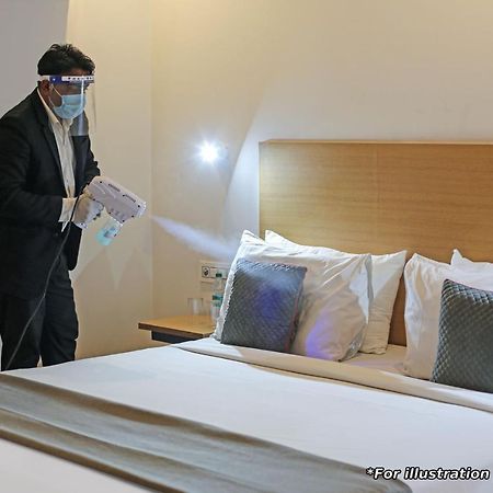 Vaccinated Staff- Oyo Townhouse 105 Khar West Station Hotel Mumbai Bagian luar foto