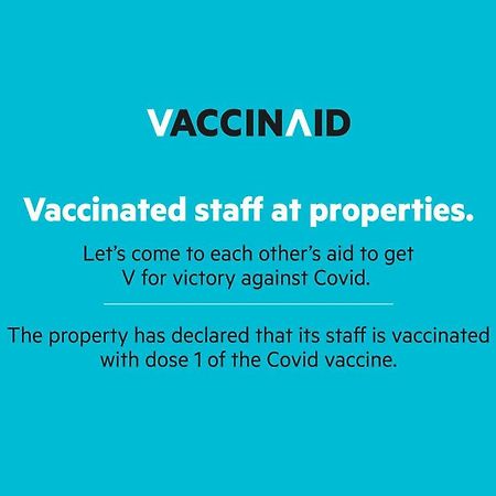 Vaccinated Staff- Oyo Townhouse 105 Khar West Station Hotel Mumbai Bagian luar foto