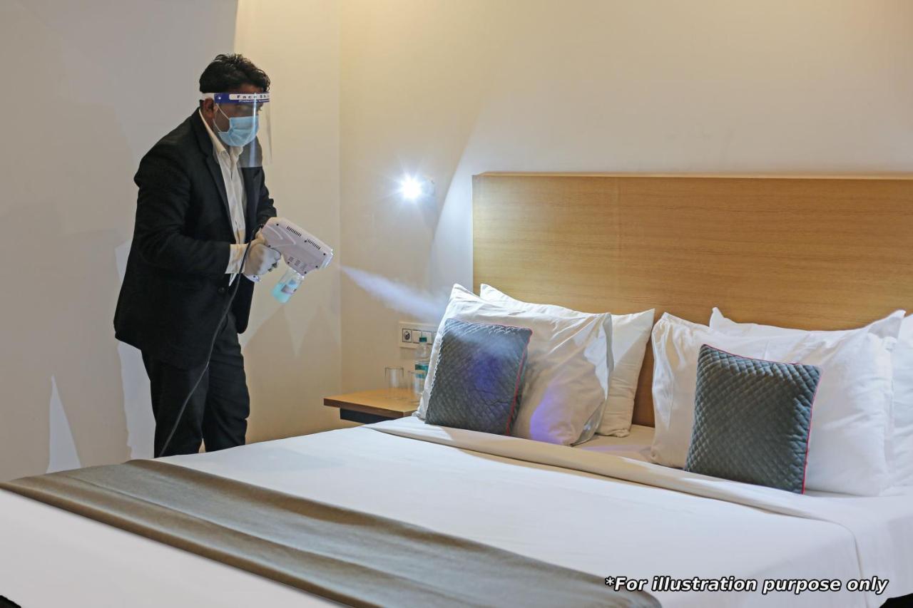 Vaccinated Staff- Oyo Townhouse 105 Khar West Station Hotel Mumbai Bagian luar foto