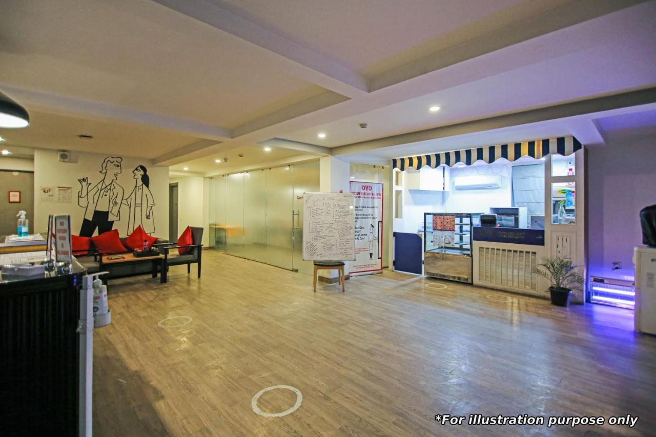 Vaccinated Staff- Oyo Townhouse 105 Khar West Station Hotel Mumbai Bagian luar foto