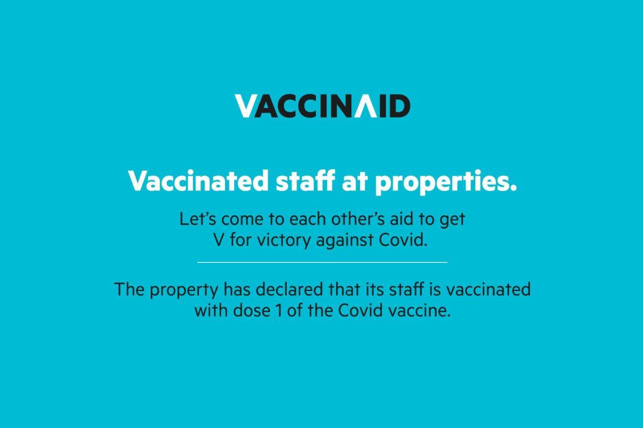 Vaccinated Staff- Oyo Townhouse 105 Khar West Station Hotel Mumbai Bagian luar foto