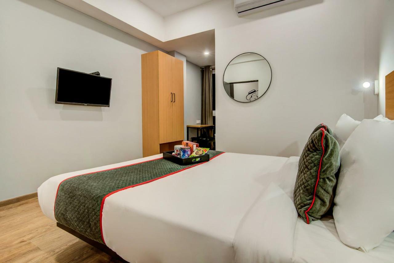 Vaccinated Staff- Oyo Townhouse 105 Khar West Station Hotel Mumbai Bagian luar foto