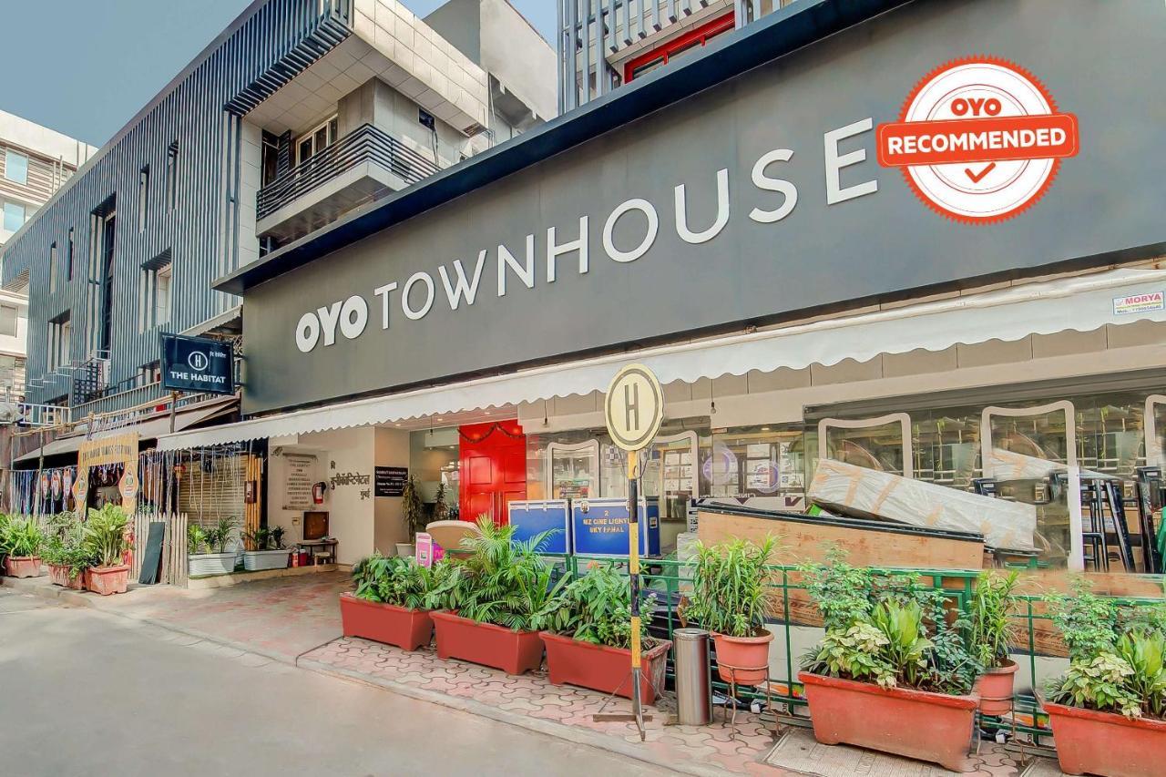 Vaccinated Staff- Oyo Townhouse 105 Khar West Station Hotel Mumbai Bagian luar foto