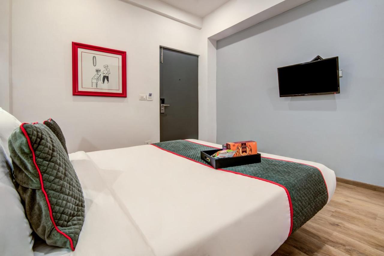 Vaccinated Staff- Oyo Townhouse 105 Khar West Station Hotel Mumbai Bagian luar foto